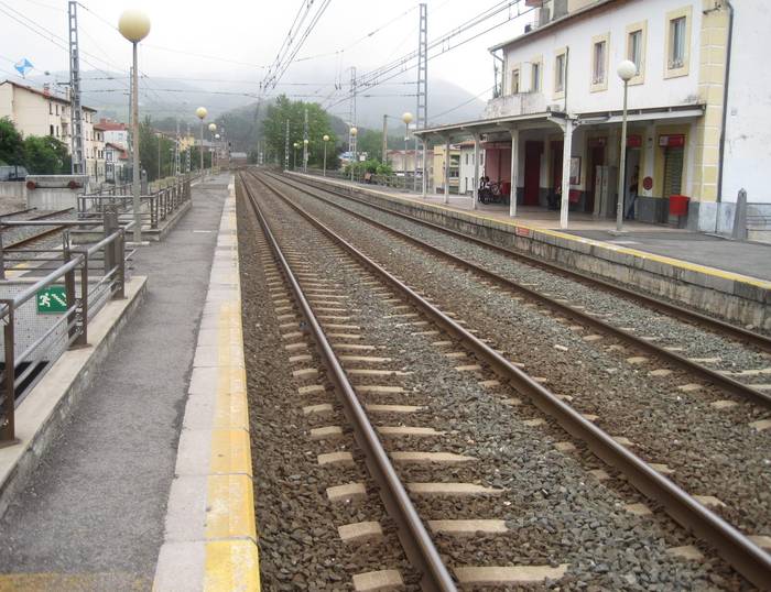 Aldiriko tren zerbitzua hobetzea eta "Billabona-Zizurkil" geltokia eraberritzea eskatu du Udalbatzak