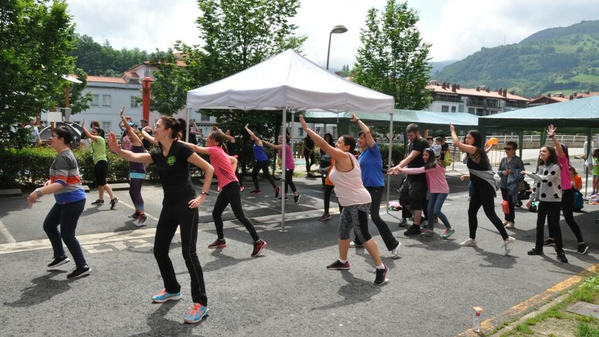  Zumba saioa Ugareko jaietan