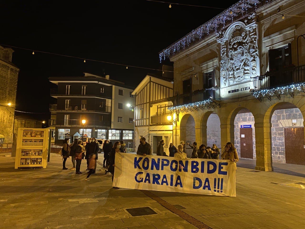 Jon Lizarribarren eta Ruben Gelbentzuren aldeko manifestazioa "Utzi bakean Euskal Herria" lemapean