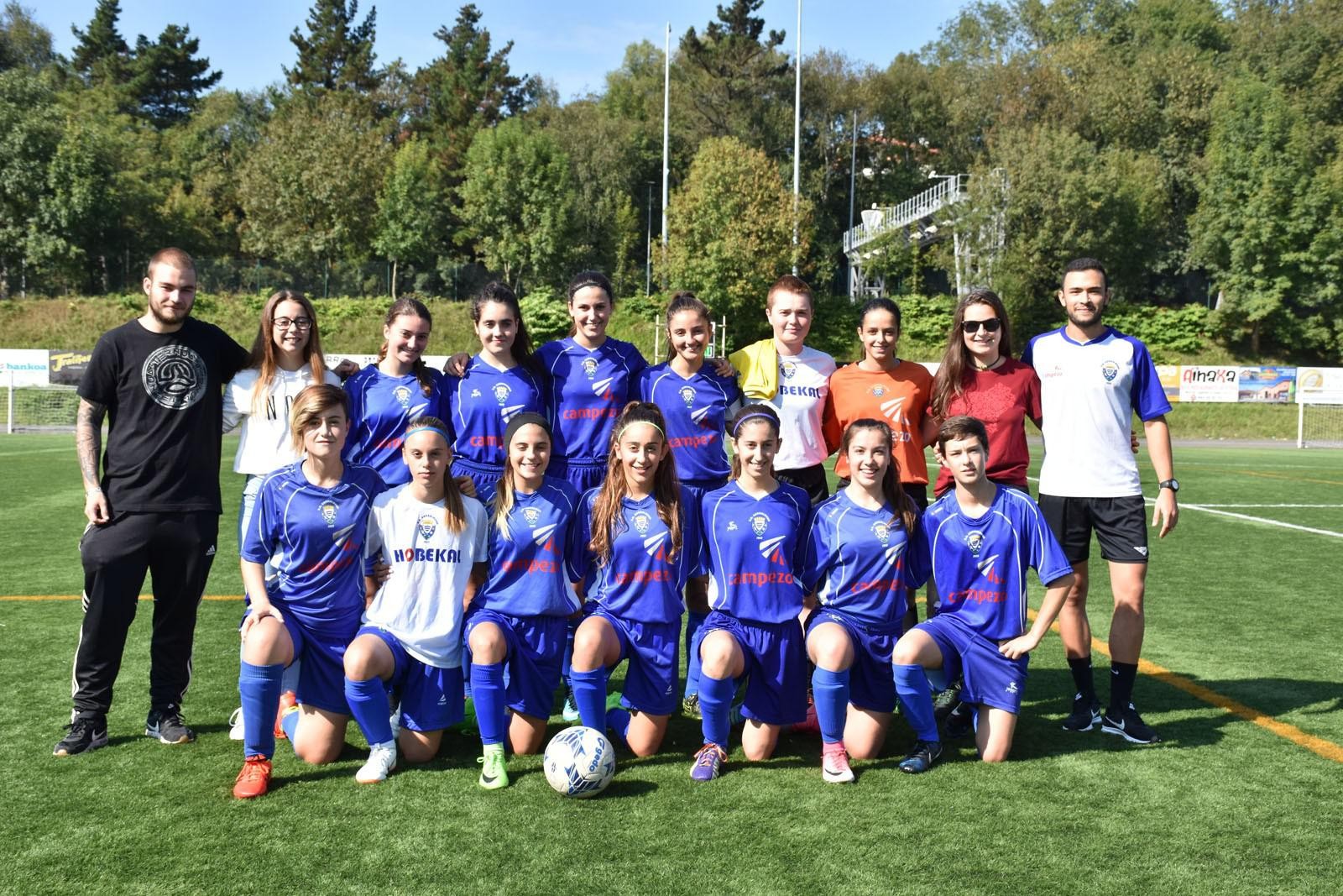 Nesken arteko lehen Larramendi futbol txapelketa