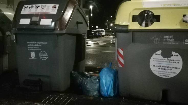 Zabor poltsa lurrean uzten dutenen jokabidea salatu du Ipar Haizea mugimenduak