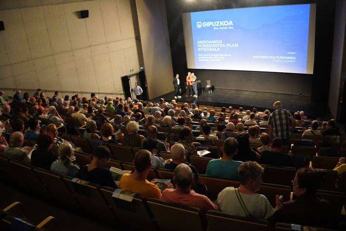 Herritarren gaitzespenak markatutako bilera