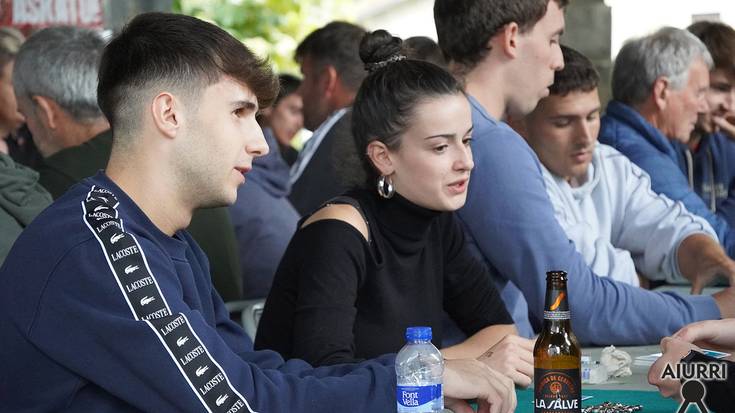 Gonzalez aita-semeek irabazi zuten mus txapelketa