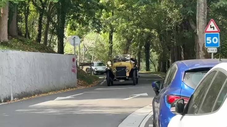Auto eta moto klasikoak, Zizurkilgo herrigunera iristen