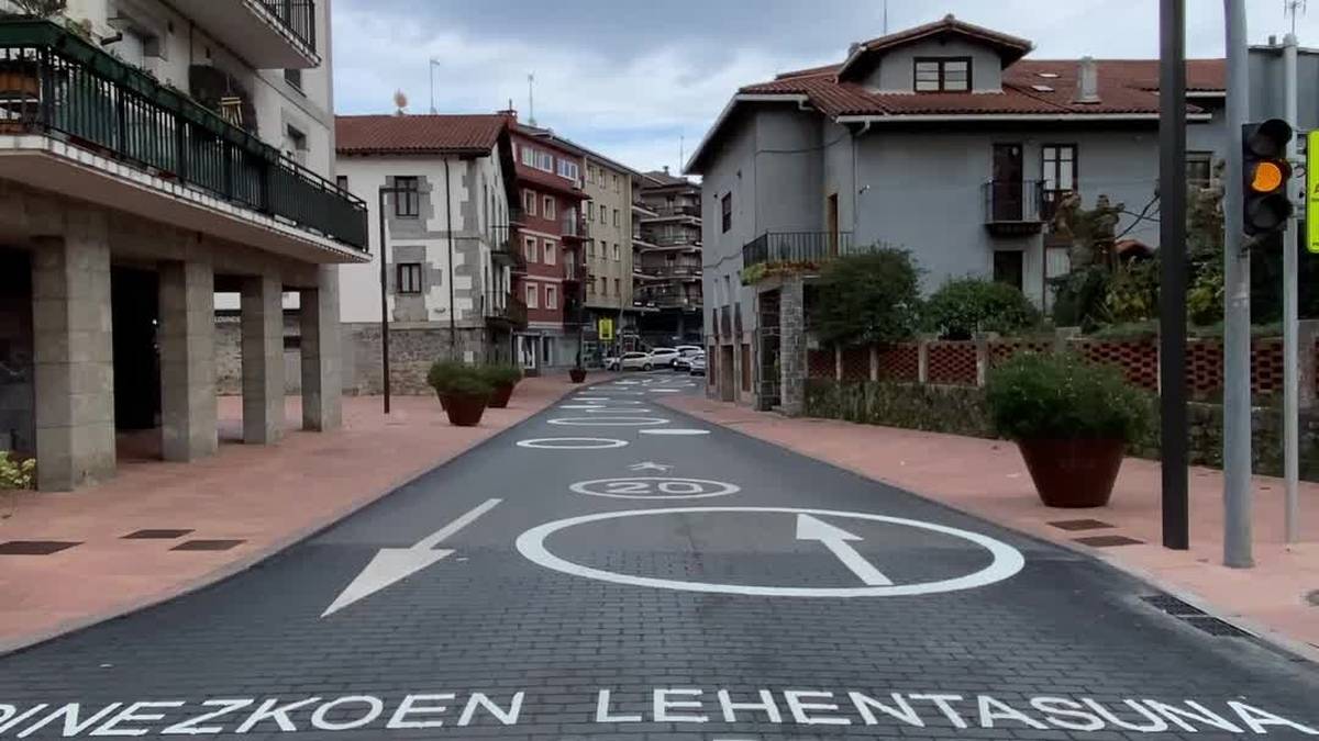 Oinezkoek lehentasuna dutela azpimarratzeko seinaleztapena