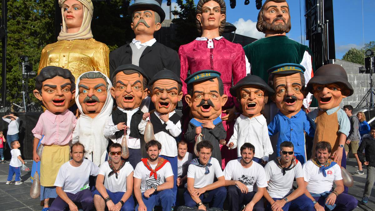 Aurtengo Santakrutzen atzera kontaketa hasi da