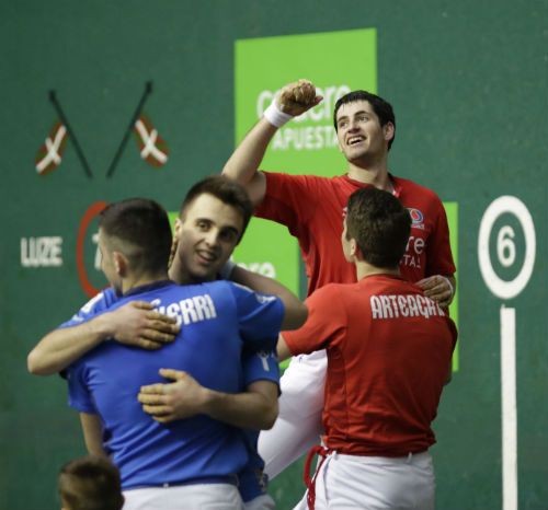 Bost urtez elitean aritu da Jon Erasun eta ia 200 partida jokatu ditu, baina amaitu da