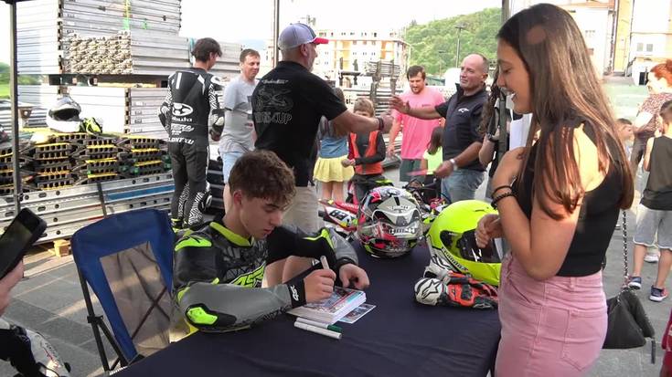 Beñat Fernandez "Pelontxu"ren eta beste motoziklista gazteen moto erakustaldia
