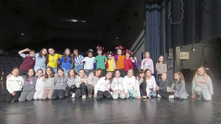 "Artista txiki bezain handi dira Kantariko partaideak"