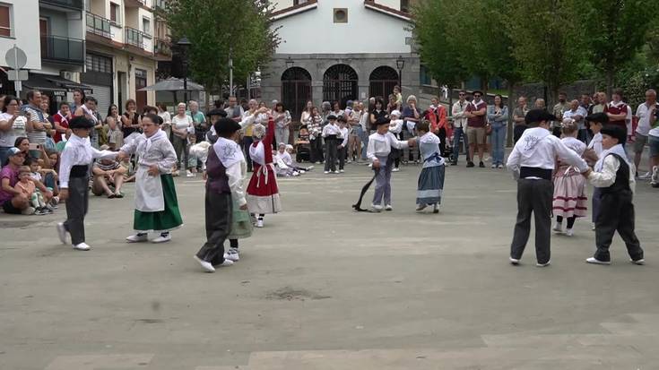 Egape Dantza Taldeko dantzari txikien saioa