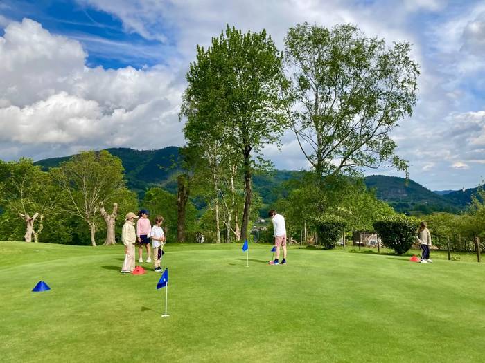 Emakumeei bideratutako golf ikastaroak Goiburu Golf zelaian
