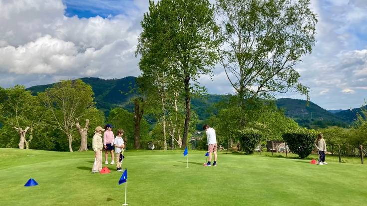 Emakumeei bideratutako golf ikastaroak Goiburu Golf zelaian