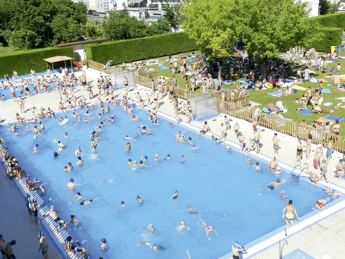 Asteburu honetan irekiko ditu ateak igerilekuak