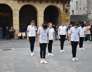 Egape Dantza taldearen eta Musika Eskolakoen emanaldia