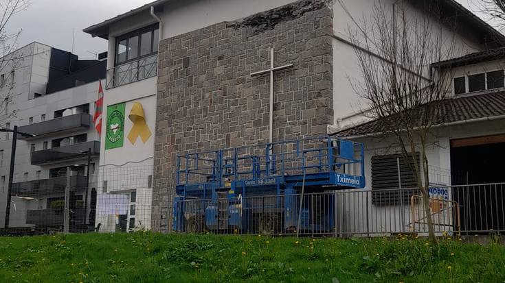 Martxoaren erdialdera arte ez da erabilgarri egongo Elbarrenako kutxazaina