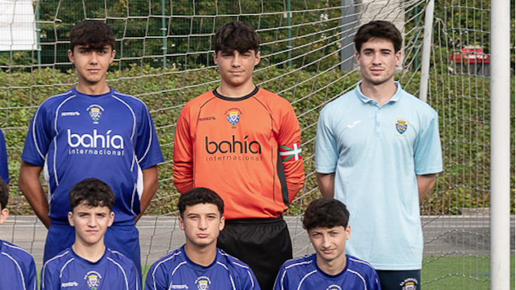 Hamalau urterekin debuta egin zuen, lehen taldean