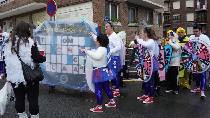 Eguraldi txarrari aurre egin dion inauterizale asko dago Urnietan