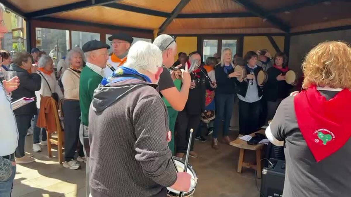 Kantujirako kideak Aitzondo elkartean