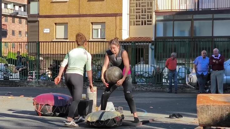 Itsaso Treku, Malen Barrenetxea, Nerea Arruti, Julen Gabirondo eta Xabat Olaizola, herri kirolen erakustaldian