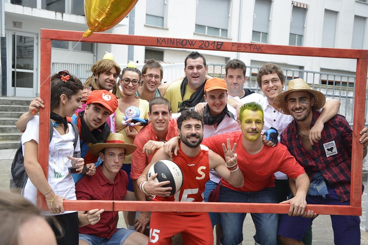 Gazte egun jendetsua Onddo plazan
