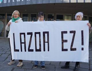 “Lazoa ez” dioten pankartak banatzen ari da Errespetatu Andoain