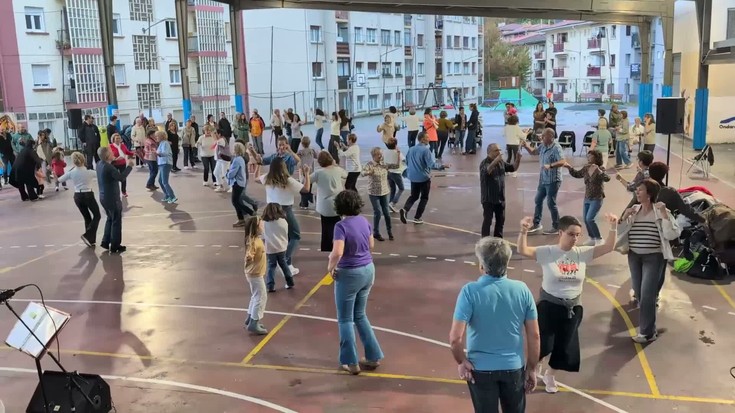 Plaza dantzen saioa Ondarreta Herri Eskolan