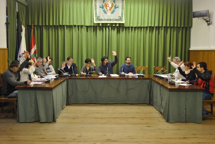 Urnietako Udalak M8ko adierazpen instituzionala onartu du