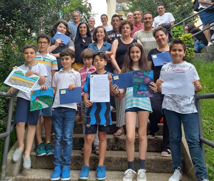 Hogar Extremeñok literatura, argazki eta marrazketa lehiaketetako sariak banatu zituen