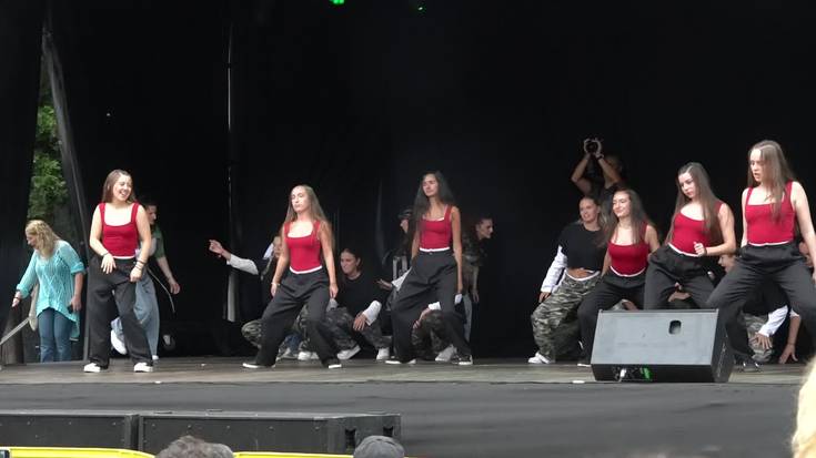 Joseba&Bakartxo eskolako dantzari gazteen erritmo urbanoak