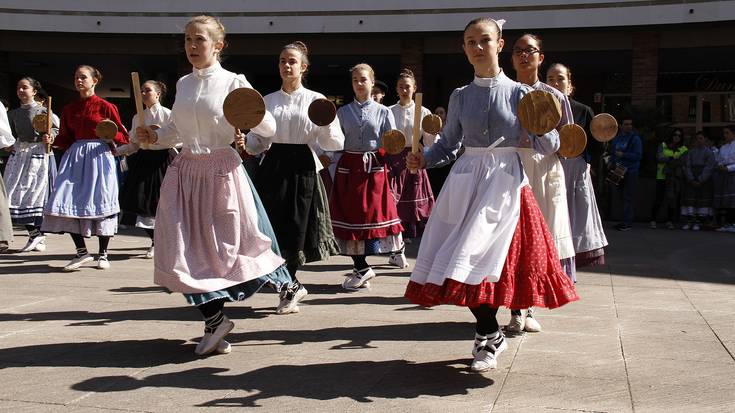 Dantzari Eguna ospatuko du Oinkari dantza taldeak, larunbatean