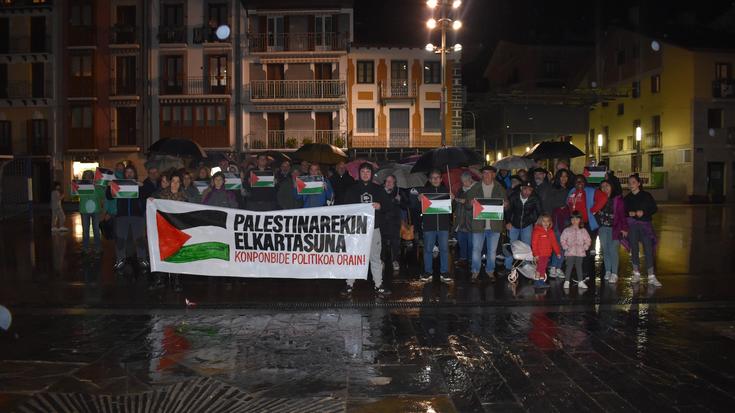 Palestinari elkartasuna adierazteko elkarteratzea egin dute Amasa-Villabonan eta Zizurkilen