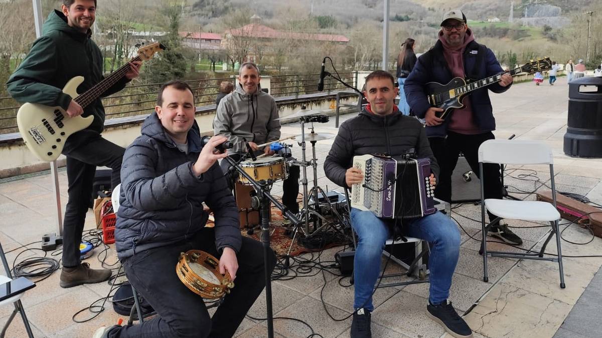 Andoain-Hernani Gipuzkoako Herriarteko Bertsolari Txapelketa Ganbara tabernan, gaur