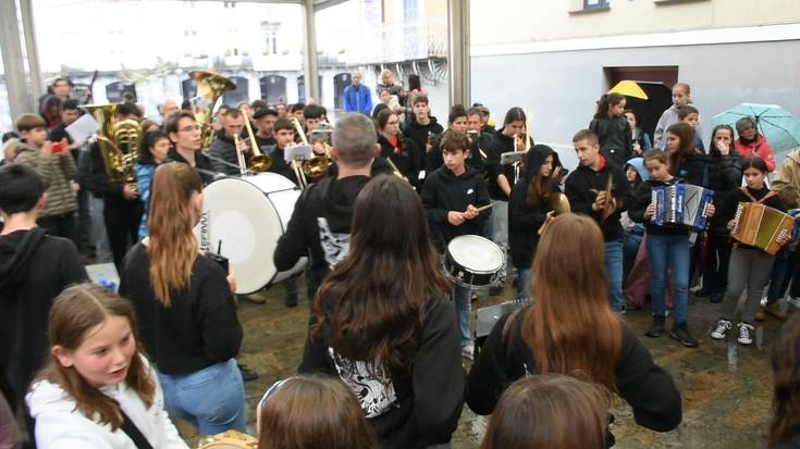 Loatzo eta Vilafranca del Penedeseko musika eskoletako saioa, Berdura plazan