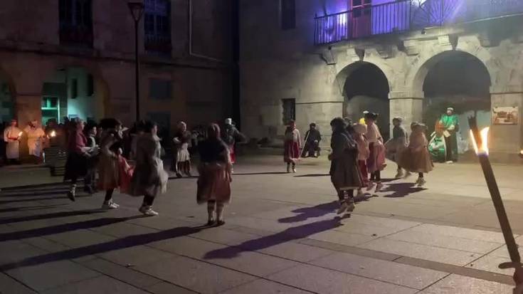 Errege magoei harrera goxoa egin diete Asteasun