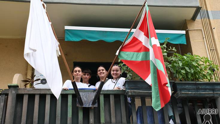 Jaien hasierako txupinazoa Etxeberrietan