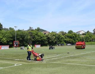 Martxan da Urnietako futbol zelaia berritzeko obra