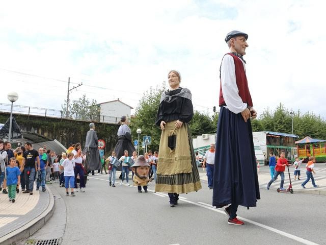 Erraldoi eta buruhandien konpartsa, Ugare auzoan