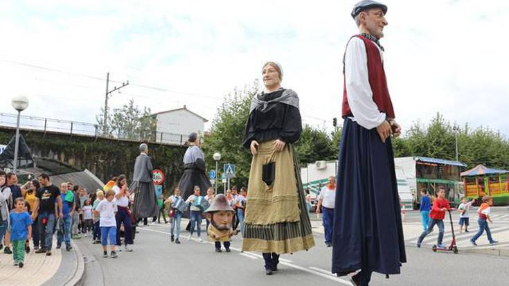 Erraldoi eta buruhandien konpartsa, Ugare auzoan