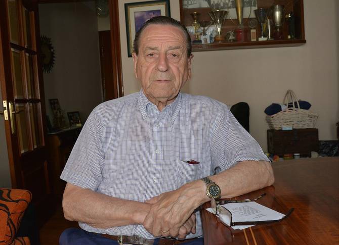 Urnietan hagitz estimatua izan den Patxi Etxeberria bertsolaria hil da