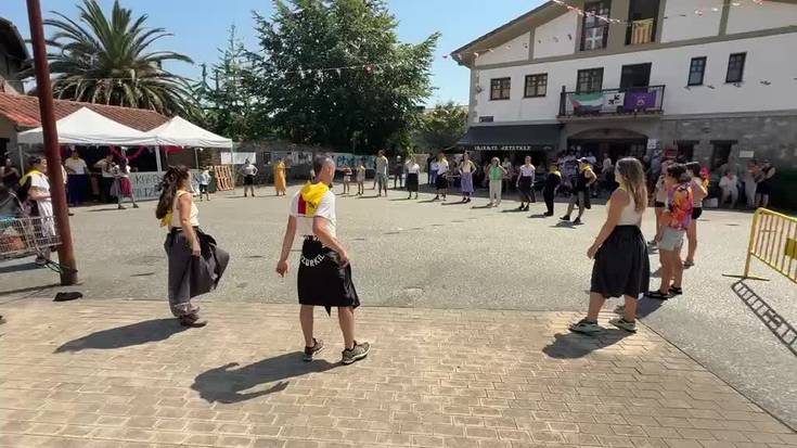 Oilasko-biltzaileek plazan amaitu dute goizeko kalejira luzea