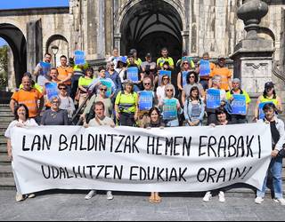 Bi orduko lan-uztea egin dute udal-langileek, EUDELi lan-baldintzak hobetzea eskatzeko