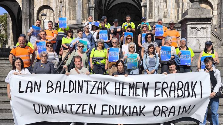 Bi orduko lan-uztea egin dute udal-langileek, EUDELi lan-baldintzak hobetzea eskatzeko
