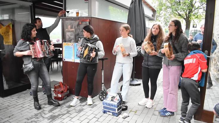 Triki-poteoa Adunan, Euskaraldiari hasiera emateko