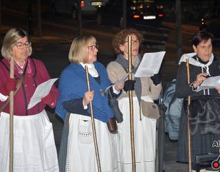 Santa Ageda bezperako koplak zabaldu dituzten herriko kaleetan