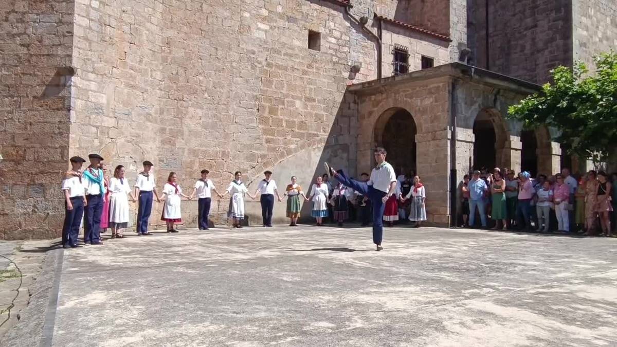 San Pedro eguneko dantza-soka, Elizmendiko elizaren kanpoaldean
