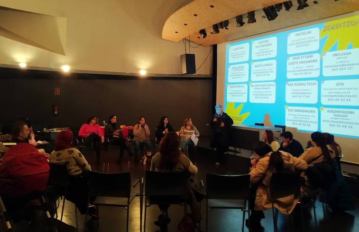 Herrira iritsi berriei, bertako baliabideak erakusten