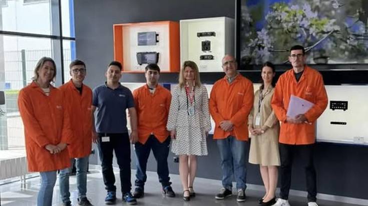 Irakasleak Sofiako (Bulgaria) industria bisitatzen eta aztertzen ari dira