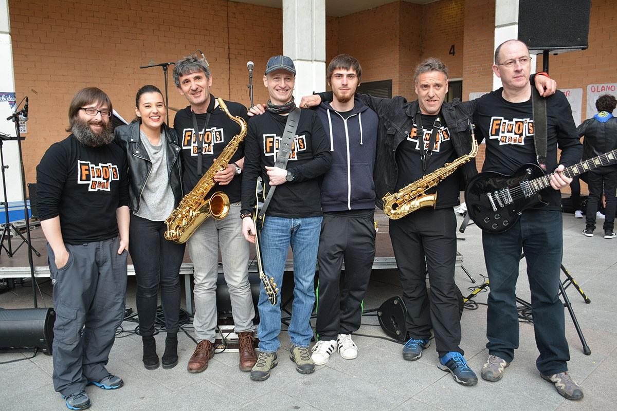 Txukuna eta Fino´s Band taldeen doinuak Zumea Plazan
