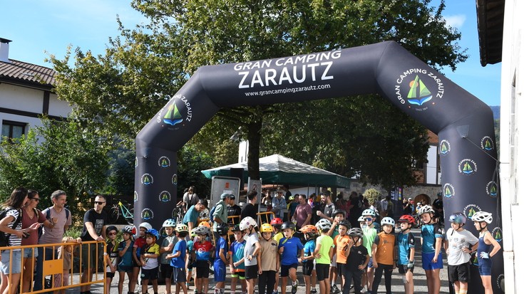 Gaztetxoen pozak eta Mendi Duatloi Zirkuituaren hasierak giro bikaina utzi dute Asteasun