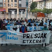 Hilaren 27an, elkarretaratze berezia, Zumea plazan